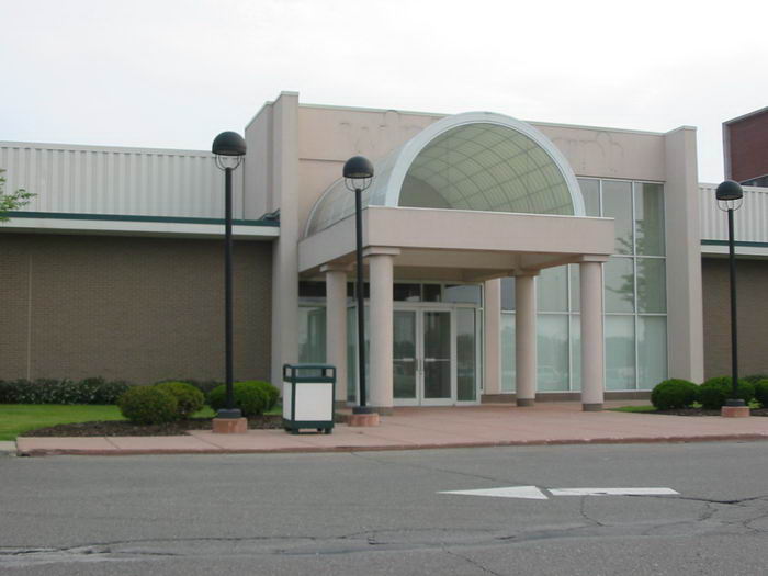 Eastland Center (Eastland Shopping Center, Eastland Mall) - 2002 Photo (newer photo)